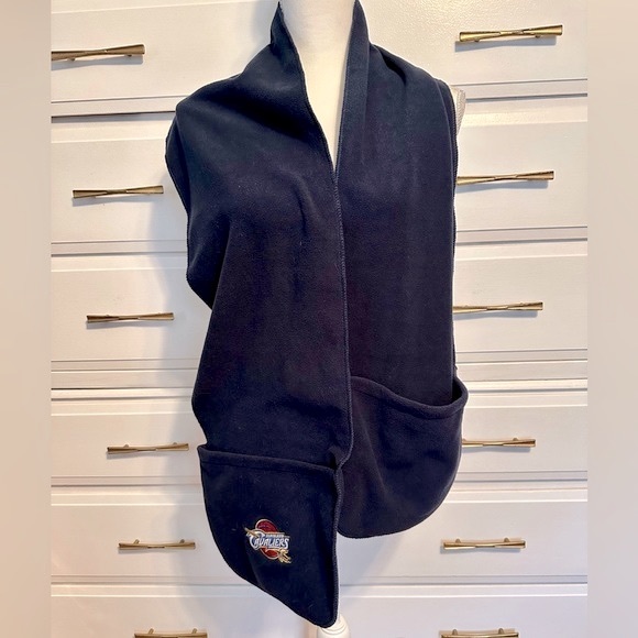 Port Authority Cleveland Cavaliers Navy Blue Hand Warming Pockets Scarf - Picture 2 of 5